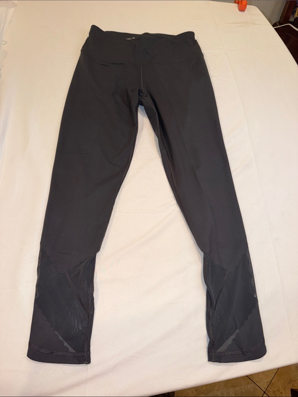 2609112 Victoria's Secret Sport Women’s Gray Leggings which shear at bottom SZ M